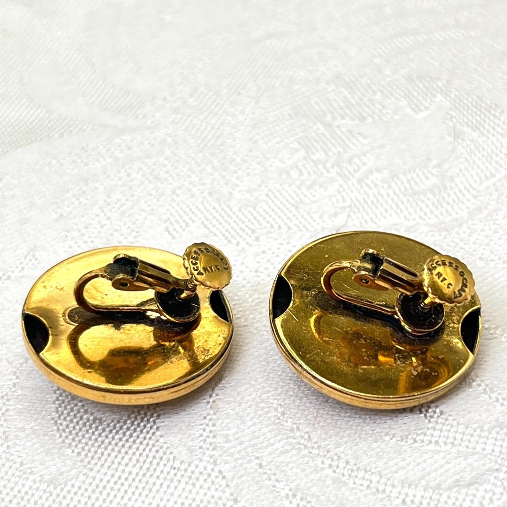 Vintage Accessocraft Gold and Black Tone Textured Circular Screw Back Earrings - Picture 5 of 11